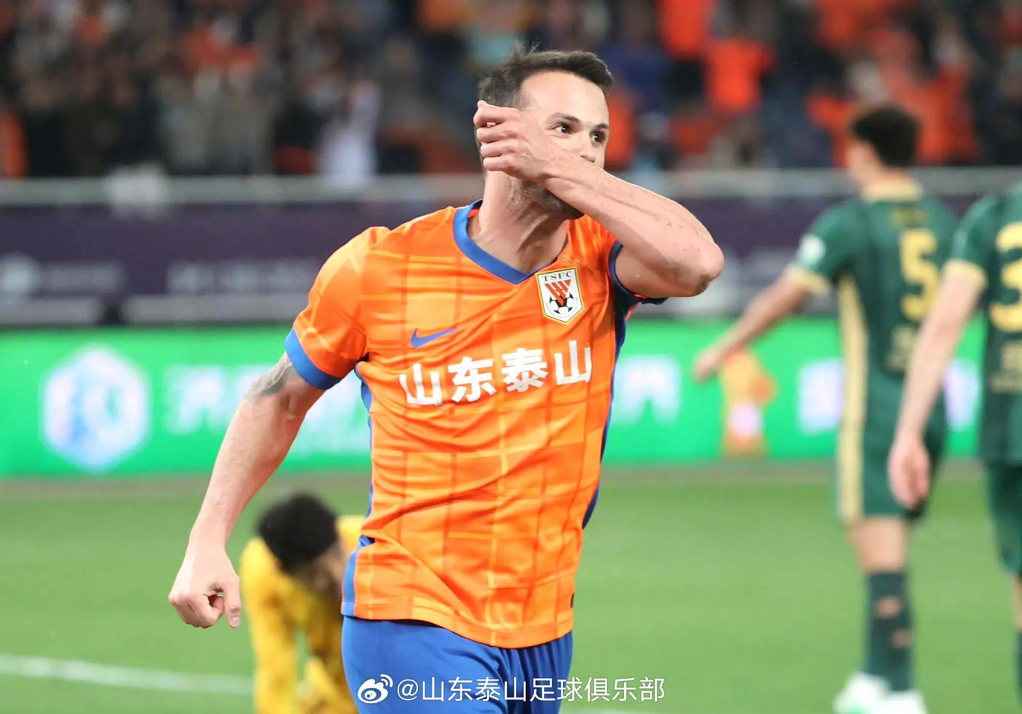 热情洋溢！球队士气高涨备战中的简单介绍